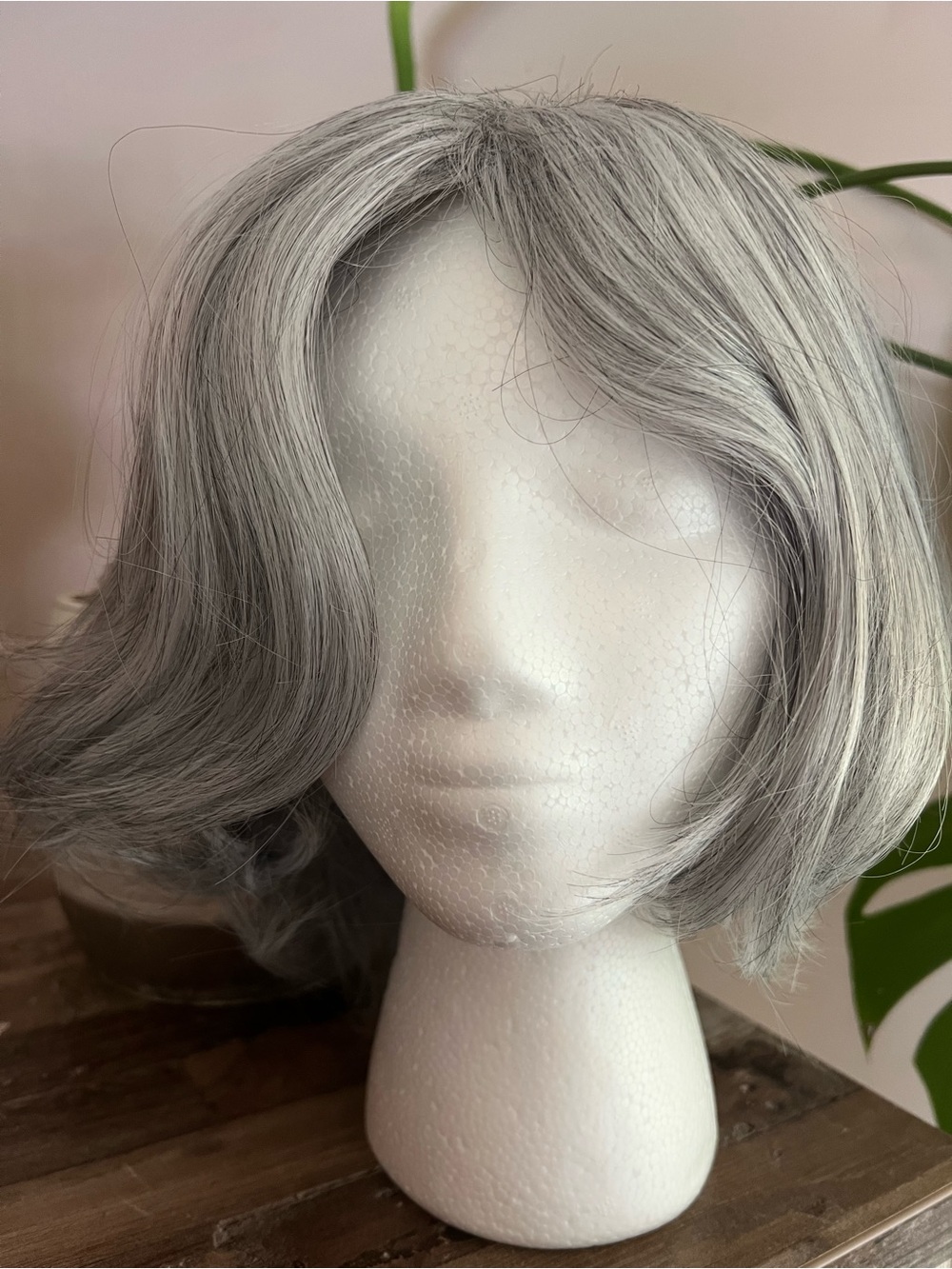 Gray Short Wavy Women’s Wig - Stylish Everyday Look